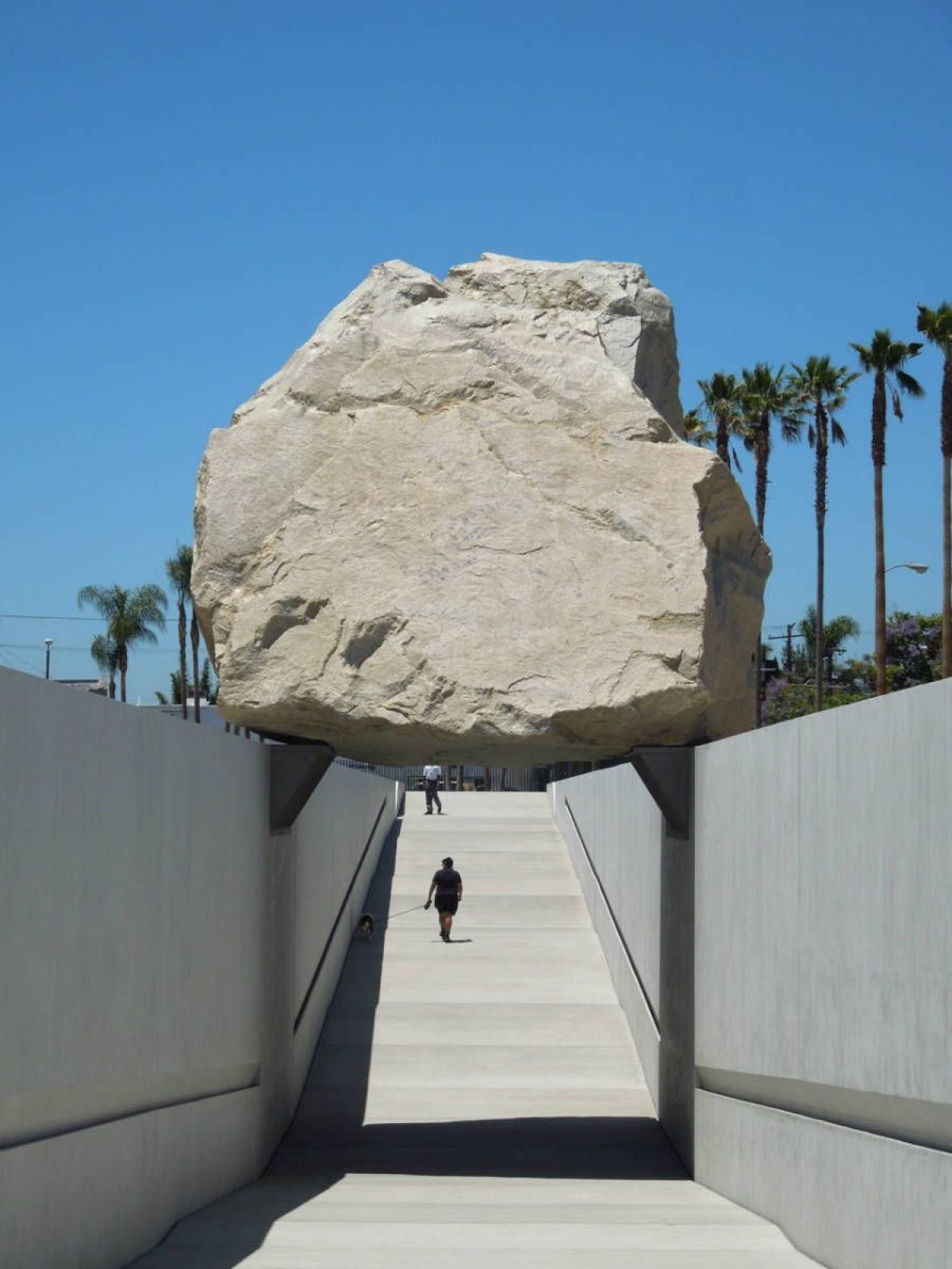 Levitated Mass | Michael Heizer - Arch2O.com