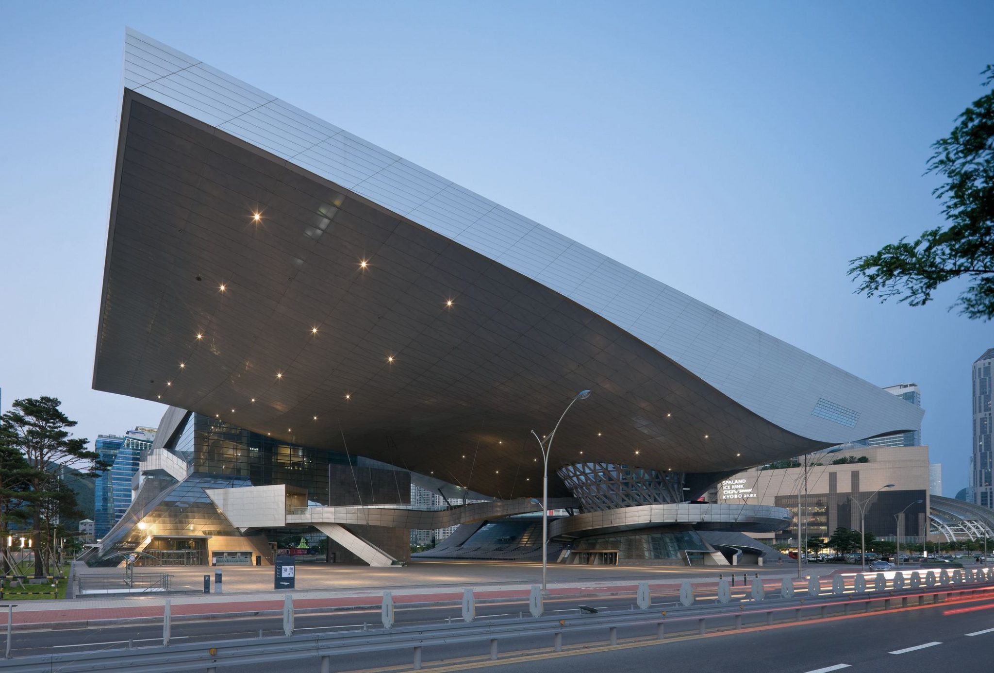 The Busan Cinema Center | Coop Himmelb(l)au - Arch2O.com