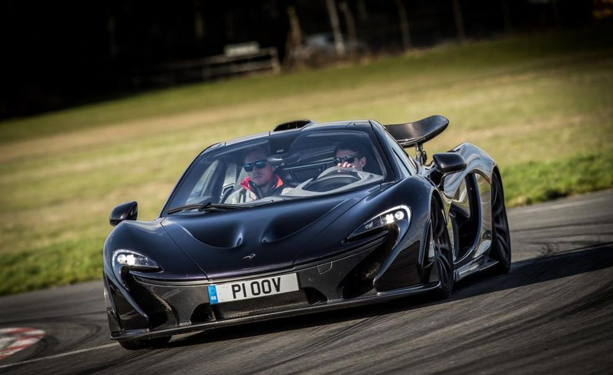 Спорткар MCLAREN p1 GTR