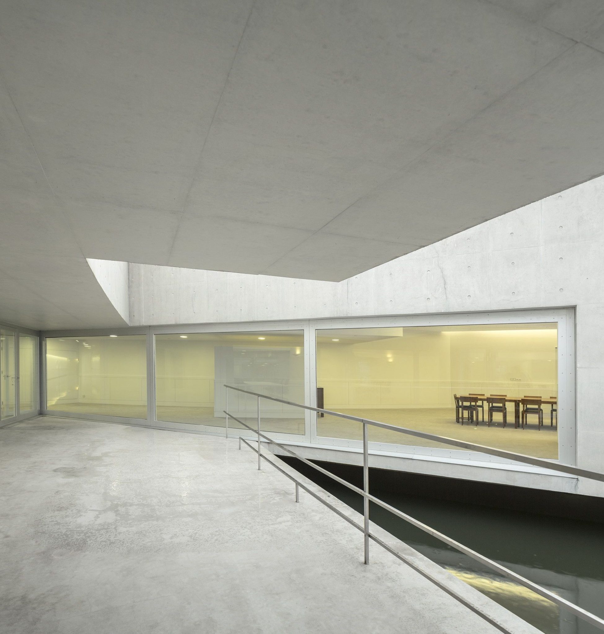 Alvaro Siza’s Building on Water | Alvaro Siza - Arch2O.com