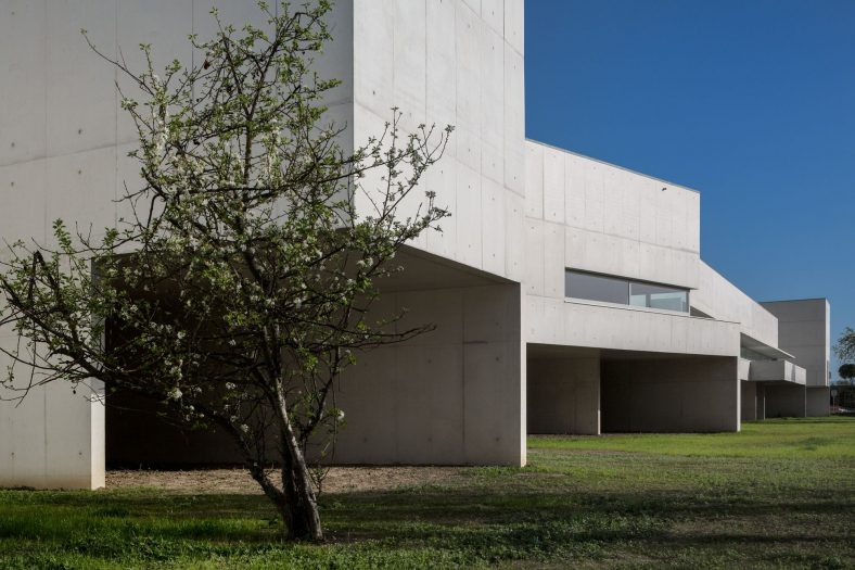 Nadir Afonso Art Museum in Chaves | Álvaro Siza Vieira - Arch2O.com