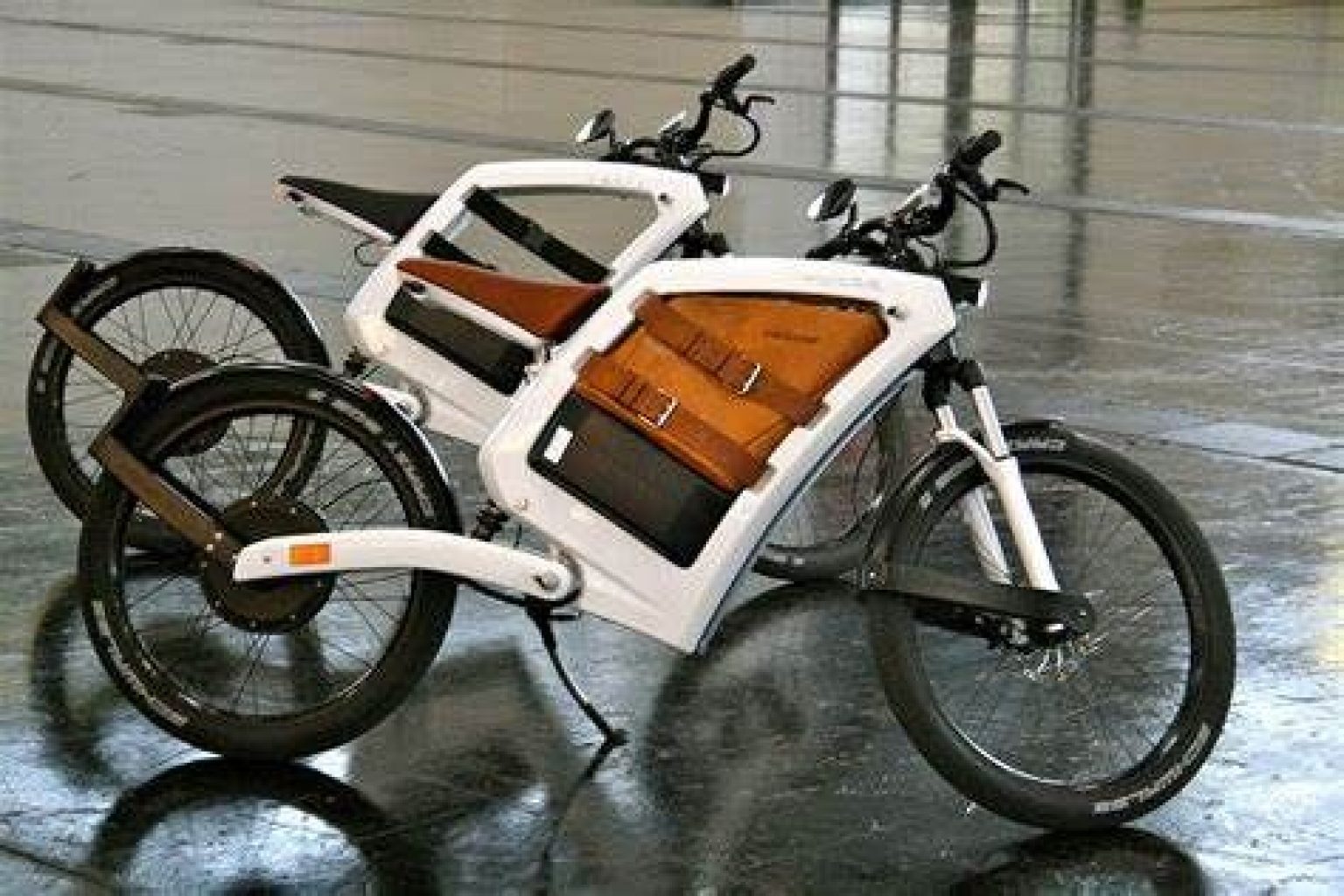 electric family cargo bike