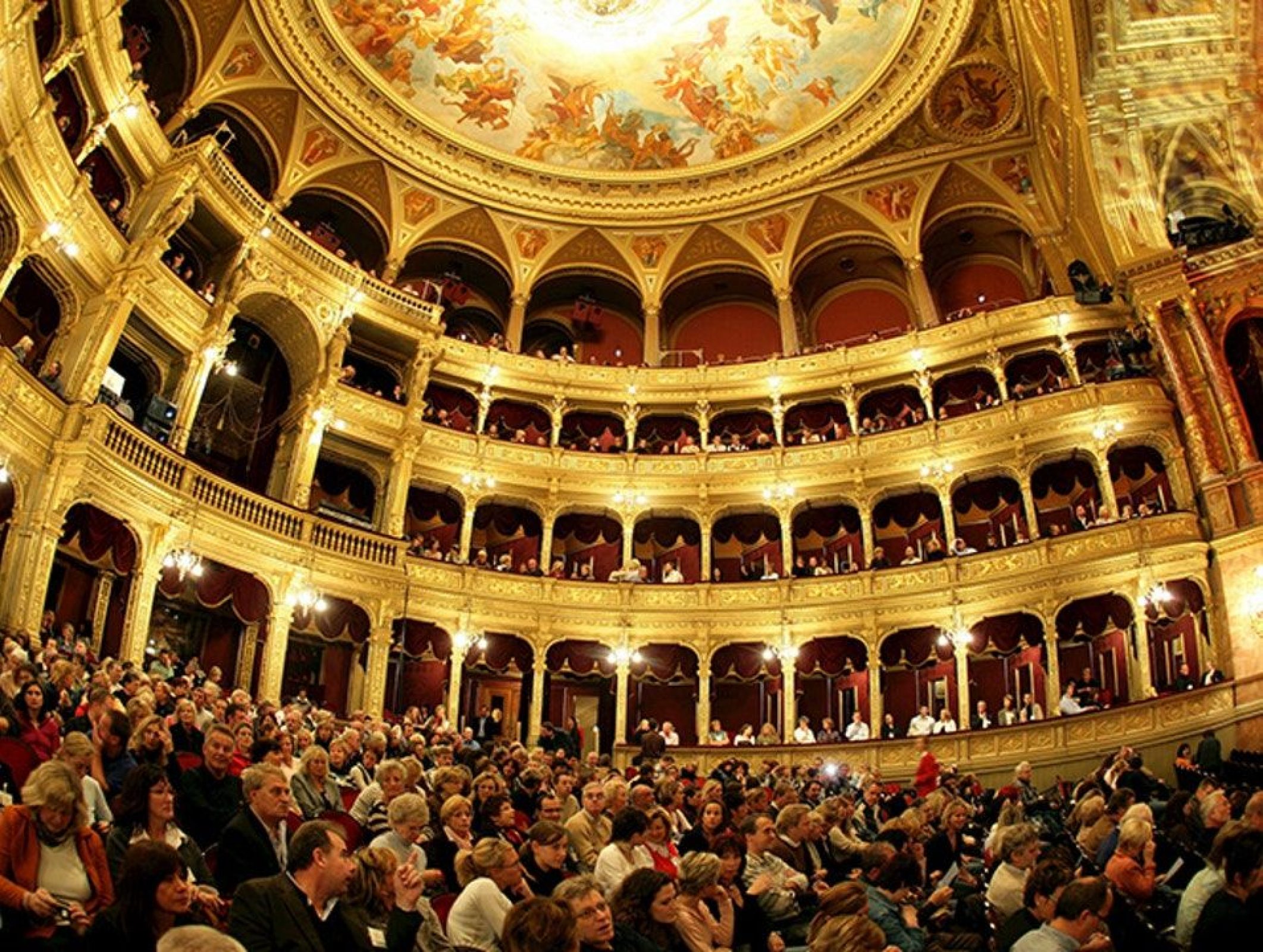 10 Captivating Opera House Interiors from Around the World