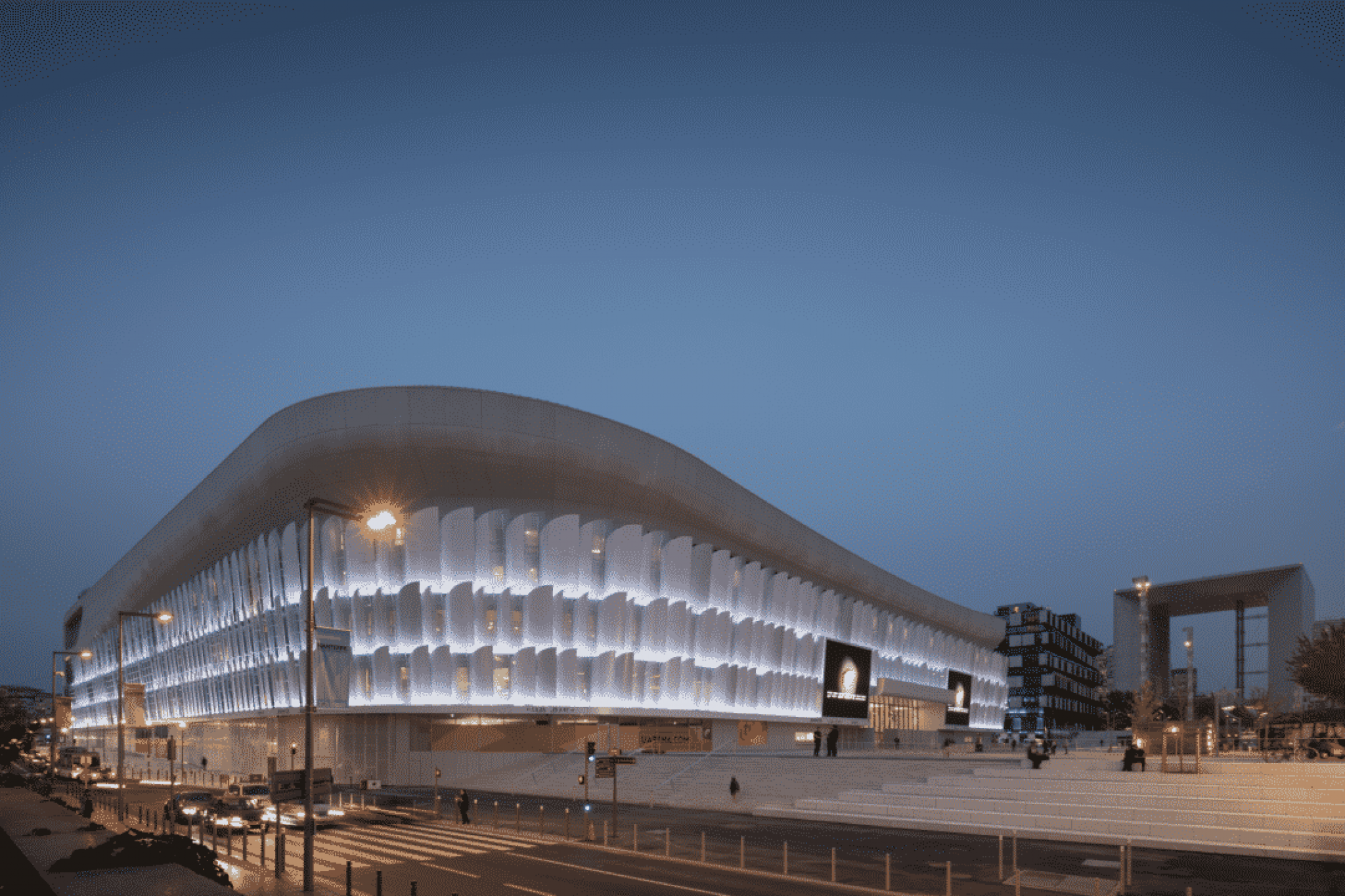 Defense arena. Пари-ла-Дефанс Арена. Paris la Defense Arena. Кристиан де Портзампарк архитектура. La Défense Арена.