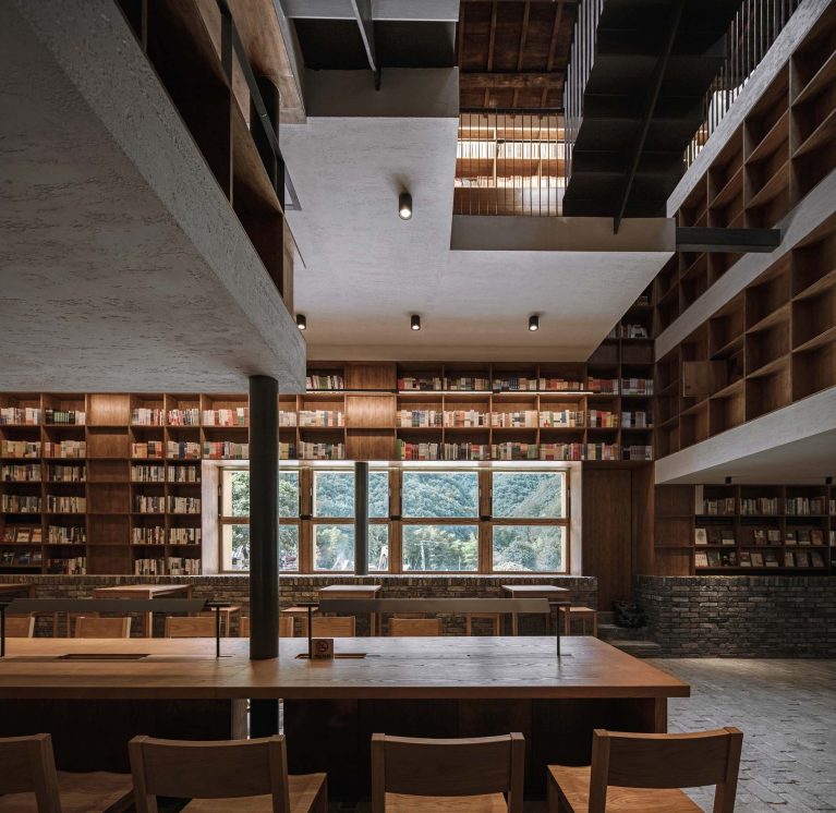 Capsule Hotel And Bookstore In Village Qinglongwu 