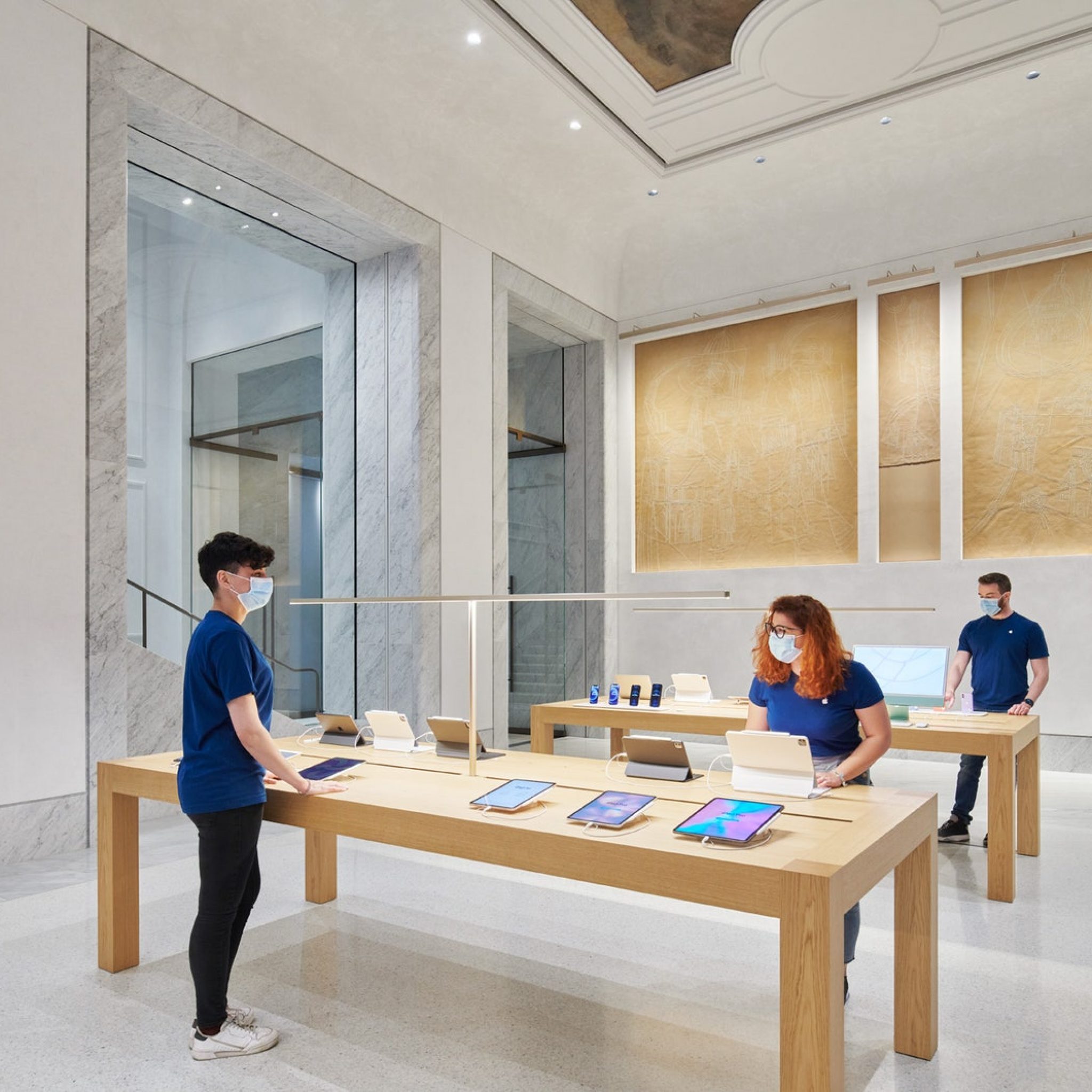 Foster + Partners: Apple Via Del Corso opens in the heart of historic Rome