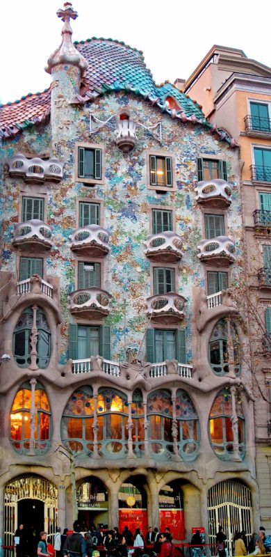 10 Remarkable Art Nouveau Buildings Mastered by Gaudí