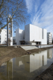 Alvaro Siza Finishes Pearly White Concrete Church in France